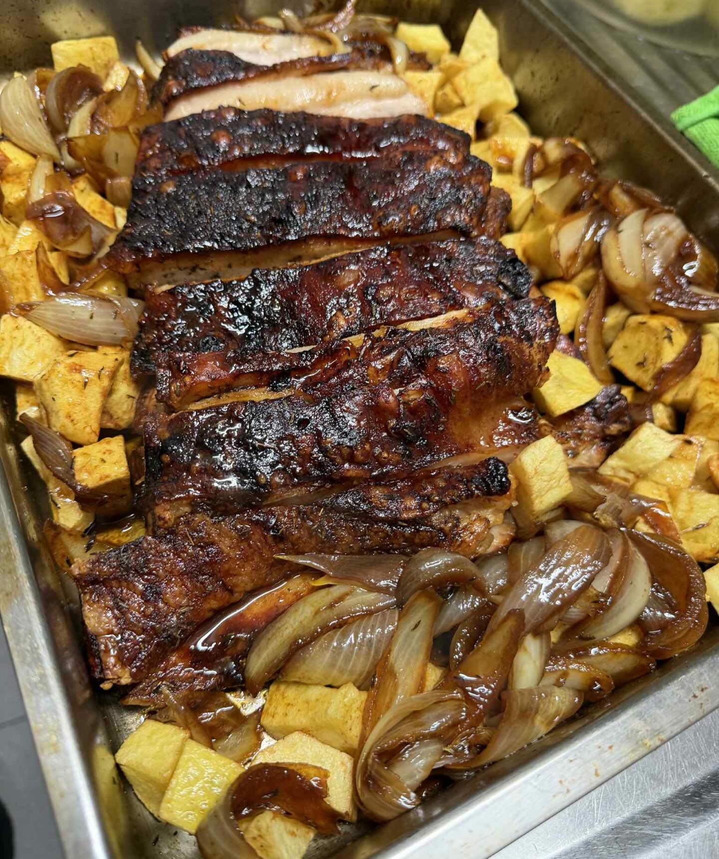 Barriga de Porco Assada no Forno com Batatinhas