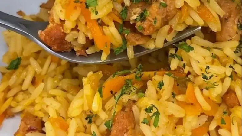Arroz com linguiça e cenoura