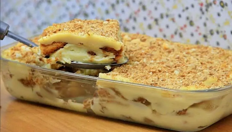 Sobremesa de bolacha e ananás