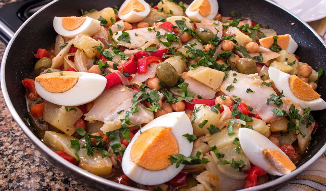 Salada de bacalhau com batata e grão de bico