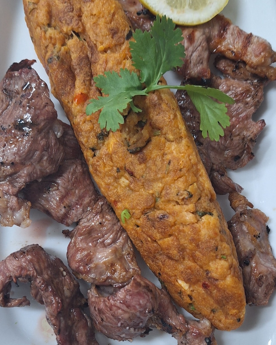 Migas de Pão e Coentros com Plumas de Porco