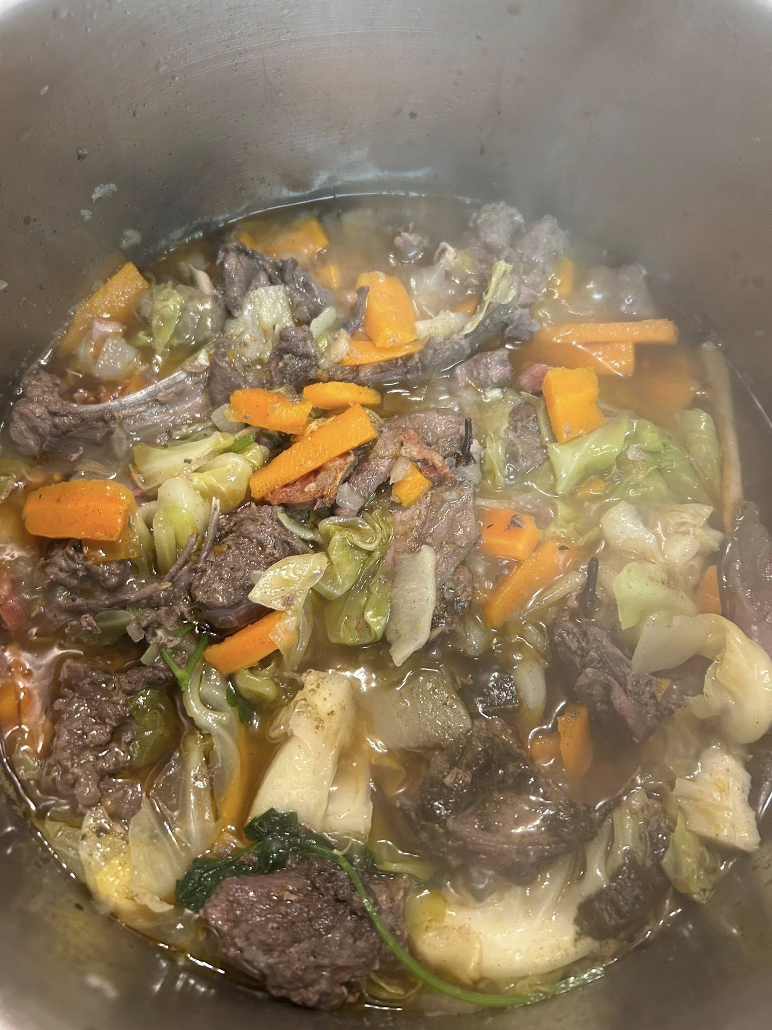 Lebre com Feijão Branco e Couve Coração — Tradição Alentejana à Moda Antiga