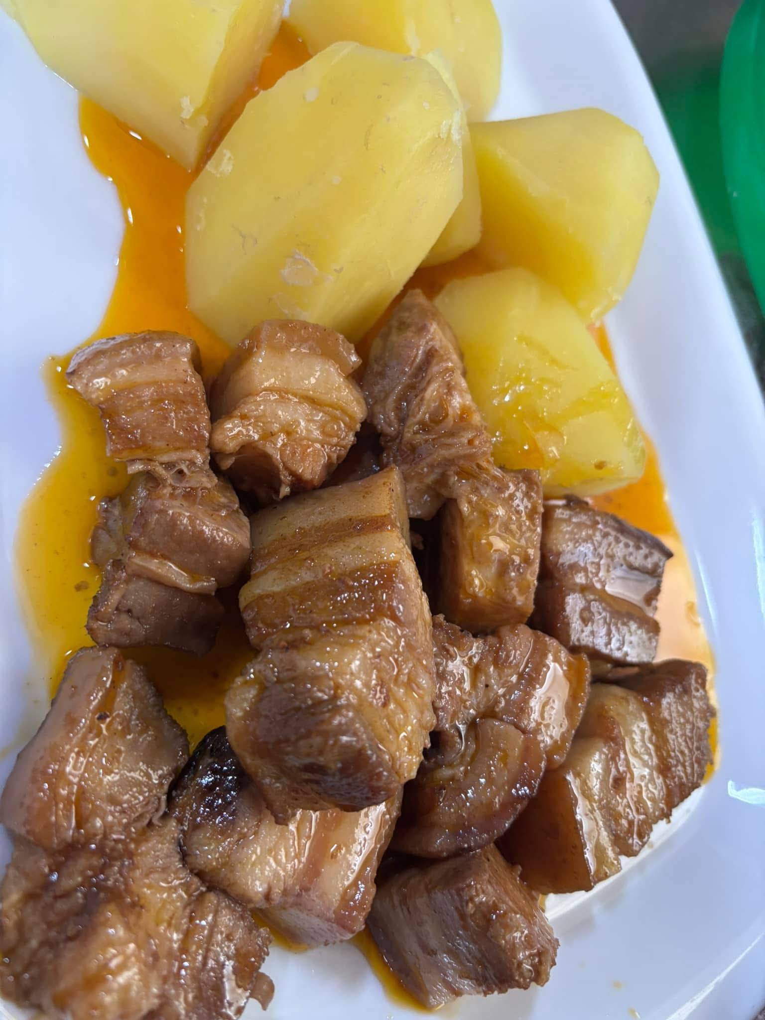 Entremeada de Porco Estufada com Batata Cozida