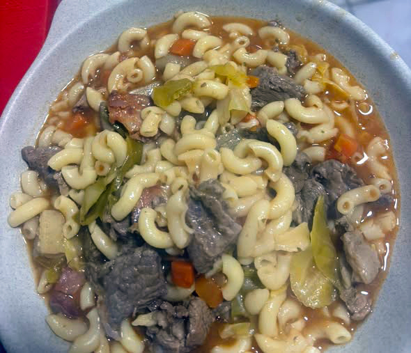 Massinha com Carne de Porco e Vegetais