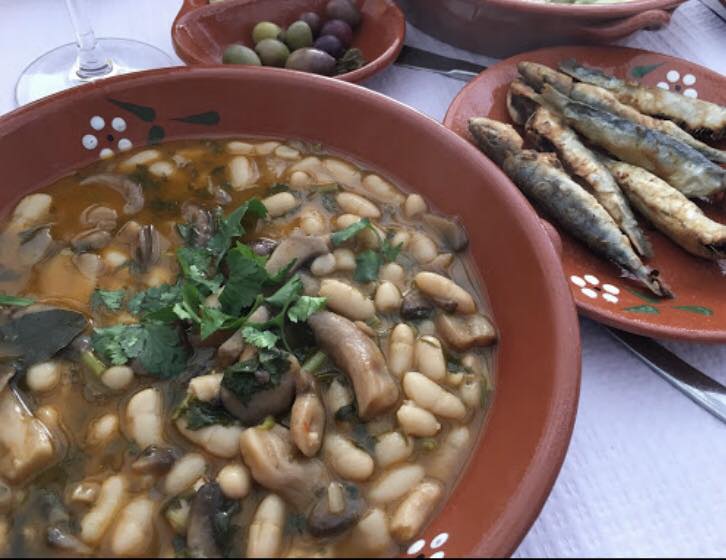 Feijoada de Cogumelos com Petinga Frita