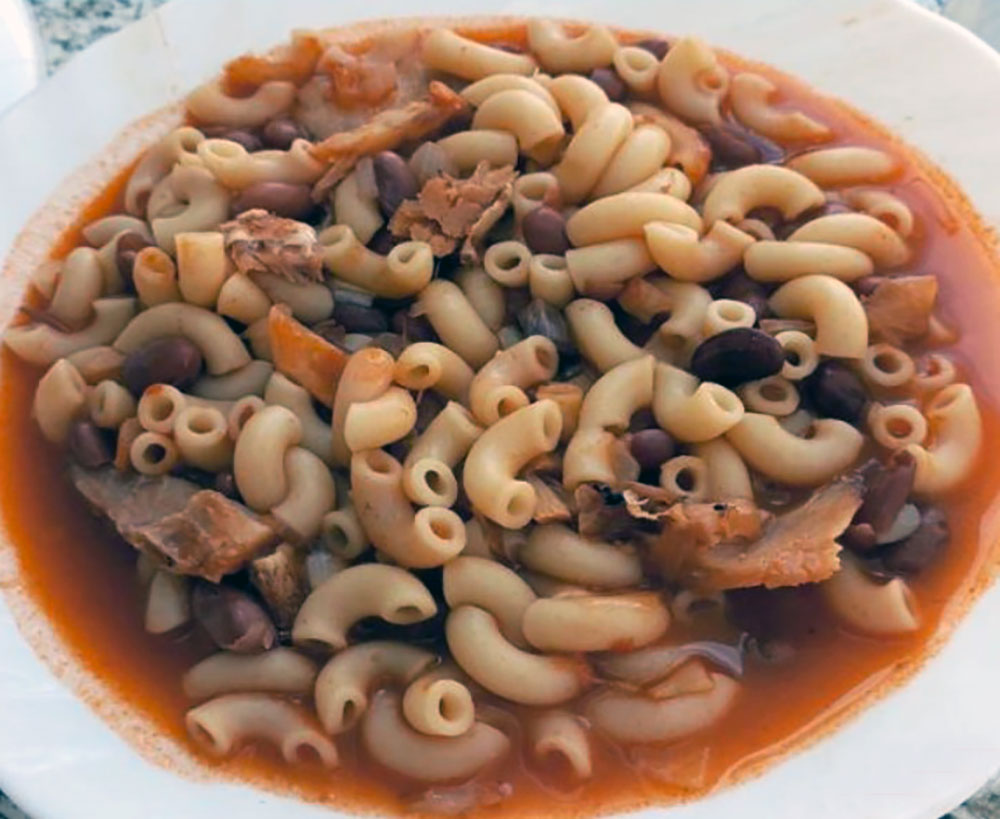 Sopa de Feijão Encarnado com Massa de Cotovelos