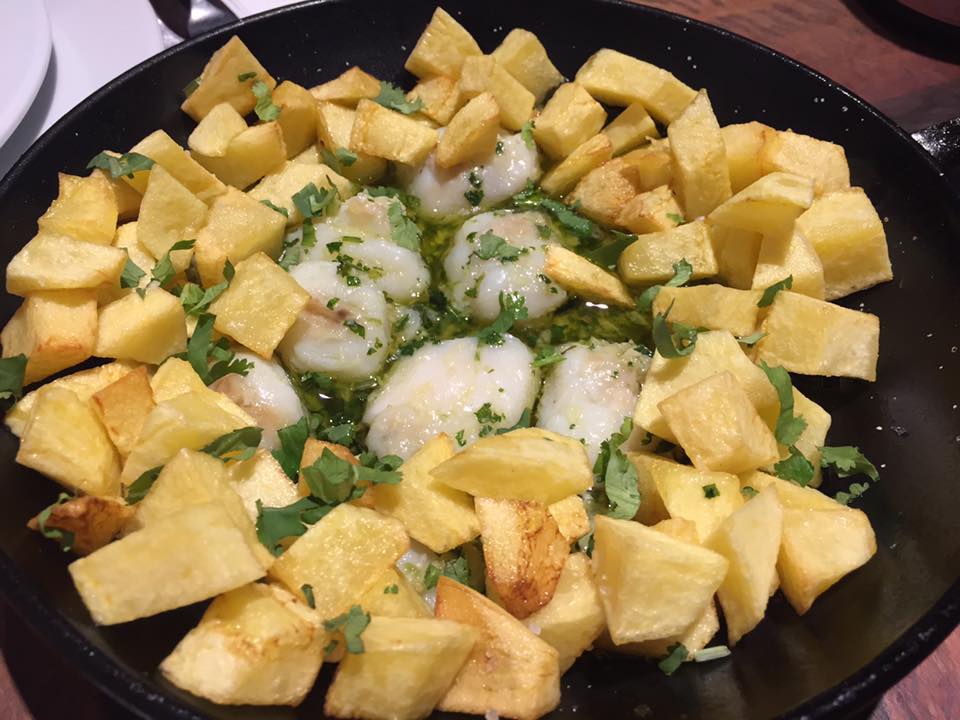 Bochechas de Bacalhau com Coentros e Alho