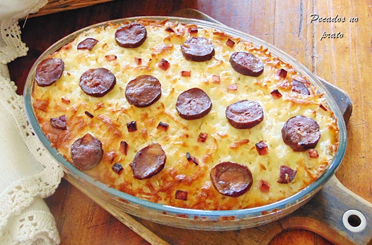 Arroz de forno com carne e chouriço