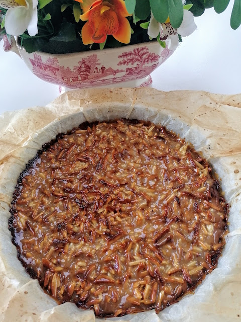 TARTE DE AMÊNDOA CARAMELIZADA E CROCANTE