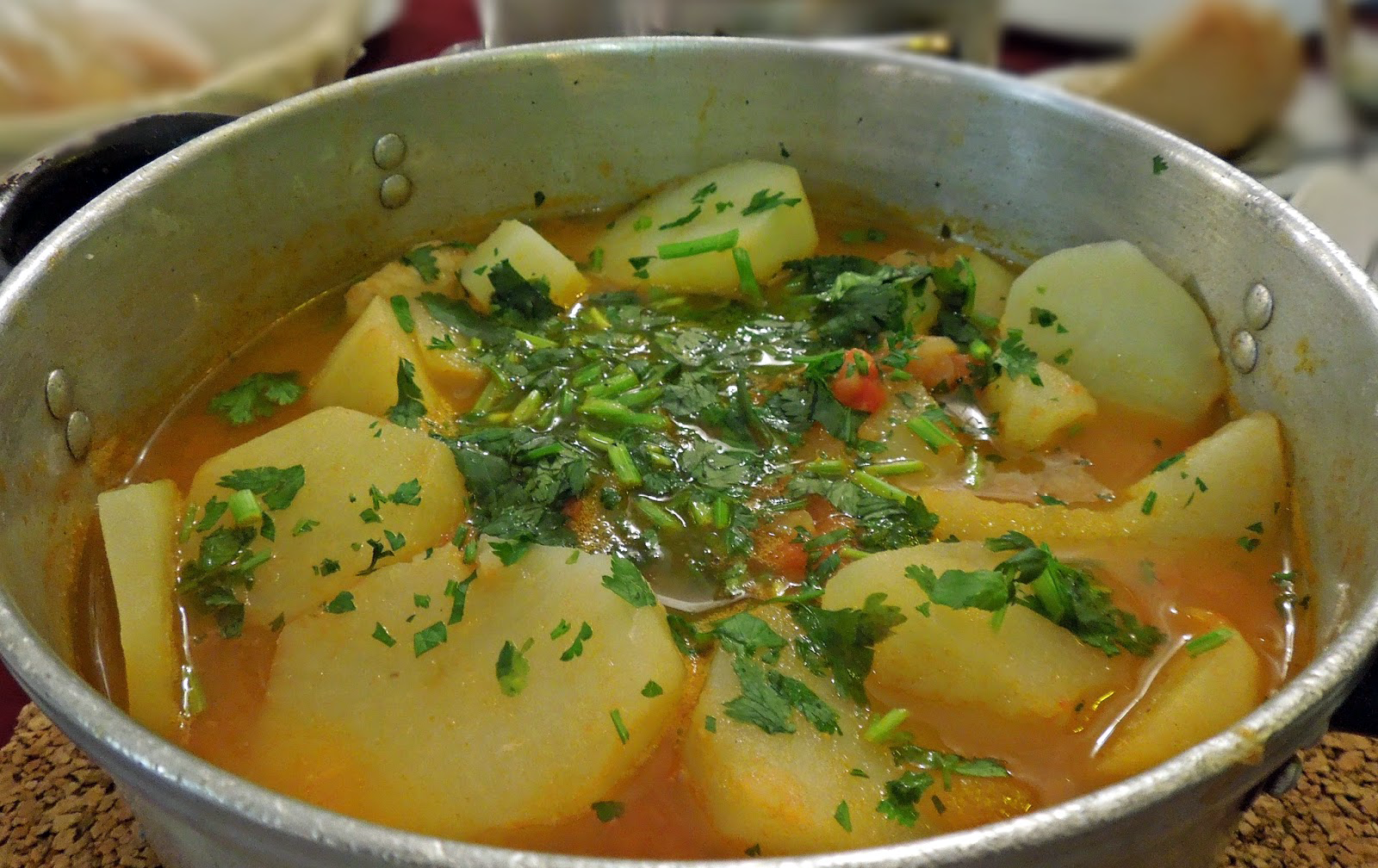 Quem resiste a uma bela e saborosa Caldeirada de Bacalhau?