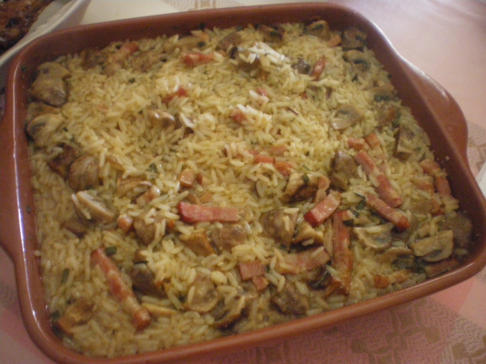 Arroz de forno com bacon e cogumelos